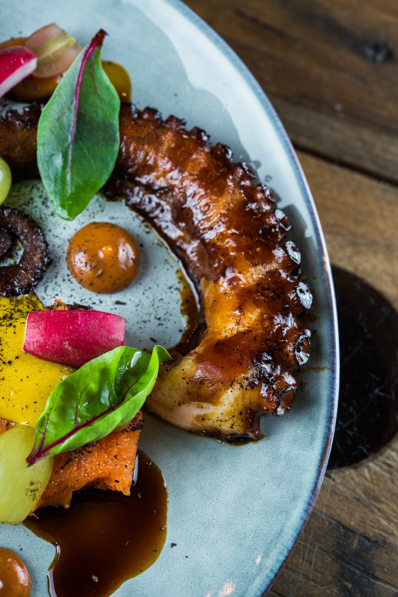 ¿Buscas un lugar para celebrar tu comida de empresa o de amigos esta #Navidad? Disponemos de cuatro menús perfectos para estas fechas con nuestros platos más emblemáticos y otras creaciones de nuestros chefs. Llámanos T. 918 66 40 30 o escríbenos info@bacira.es #NavidadBacira