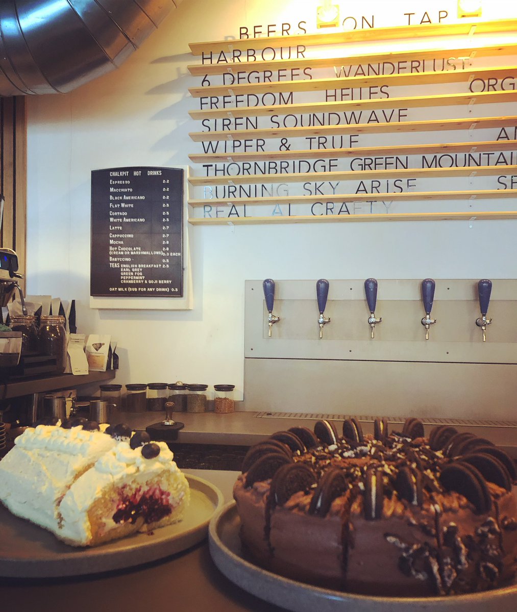 🚨Fresh cakes alert 🚨
- Berry Sponge
- Oreo Chocolate 

See you soon... 😋🍰
#cakes 
#streatham 
#streathamhill