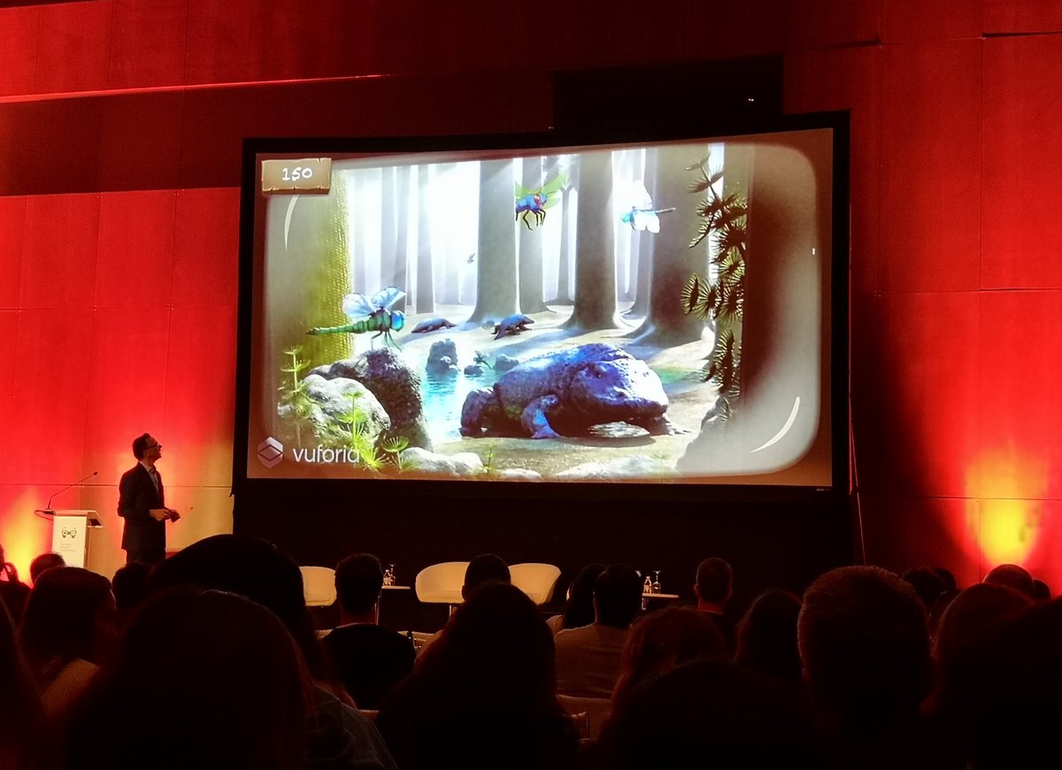 Escuchando hablar a Pedro Antonio González Calero de #seriousgames creados para museos. Basta ya de brócoli bañado de chocolate! Queremos #videojuegos que diviertan y emocionen <a href="/PadaoneGames/">Padaone Games</a> <a href="/informaticaucm/">Informática UCM</a> #juegosserios #gbl #abj #gamificacion
