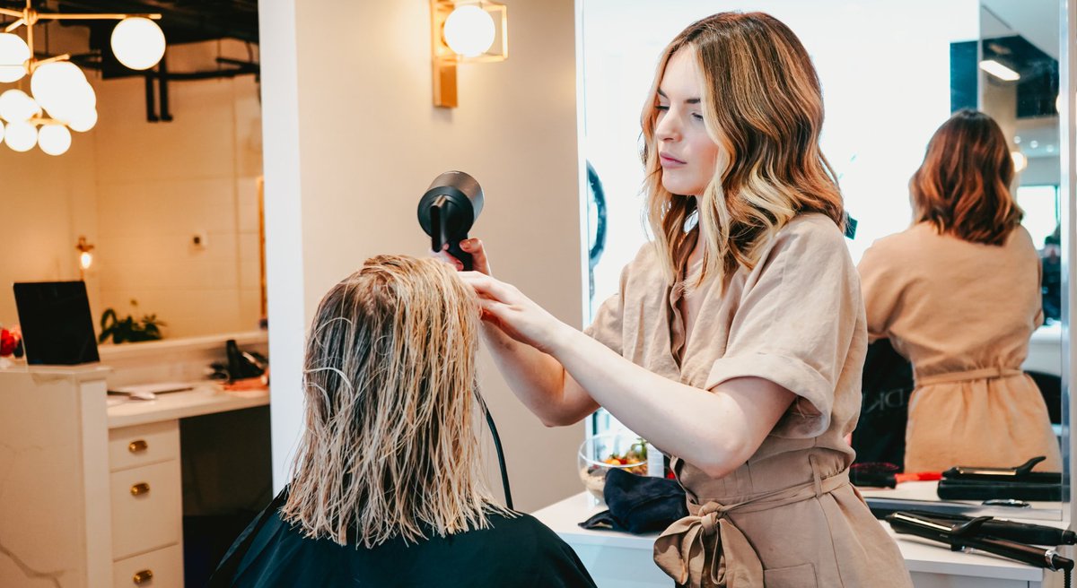 // Wanneer is een opleiding erkend 🤔? // Als je op het internet op zoek gaat naar een opleiding, kom je vaak het woord “erkend” tegen. Bijna alle opleidingsinstituten zijn erkend. Maar een belangrijke vraag is: Door wie zijn ze erkend? bit.ly/2KJT7Bb! #blog #erkend