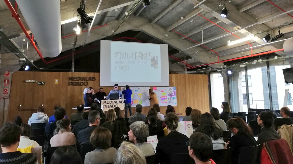 medialabMM's tweet photo. El primer proyecto que se presenta es 'Narrar y jugar las bibliotecas' en el que han creado un prototipo de videojuego basado en preguntas y respuestas en torno a una biblioteca que se puede personalizar.
#LaboratoriosBibliotecarios https://t.co/na5zr258FH