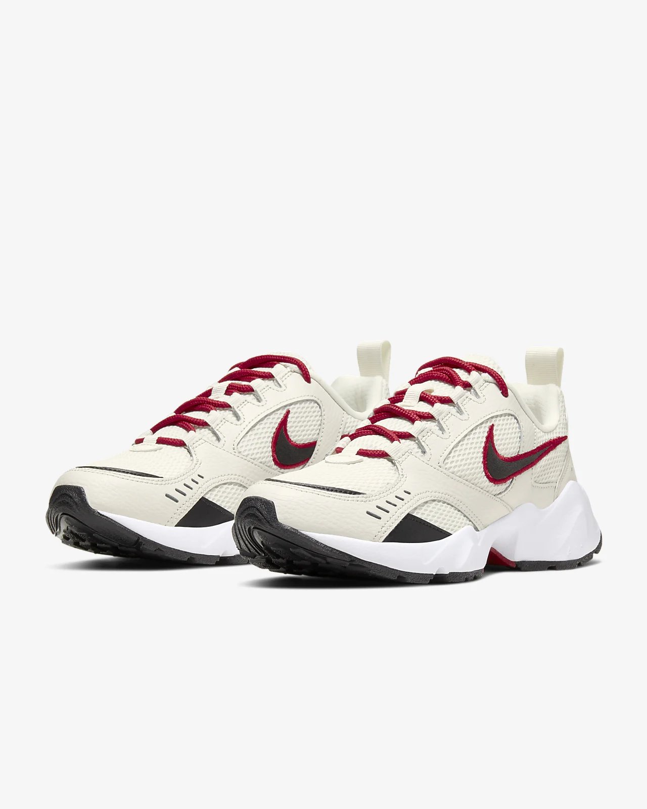 Nike air best sale heights on feet