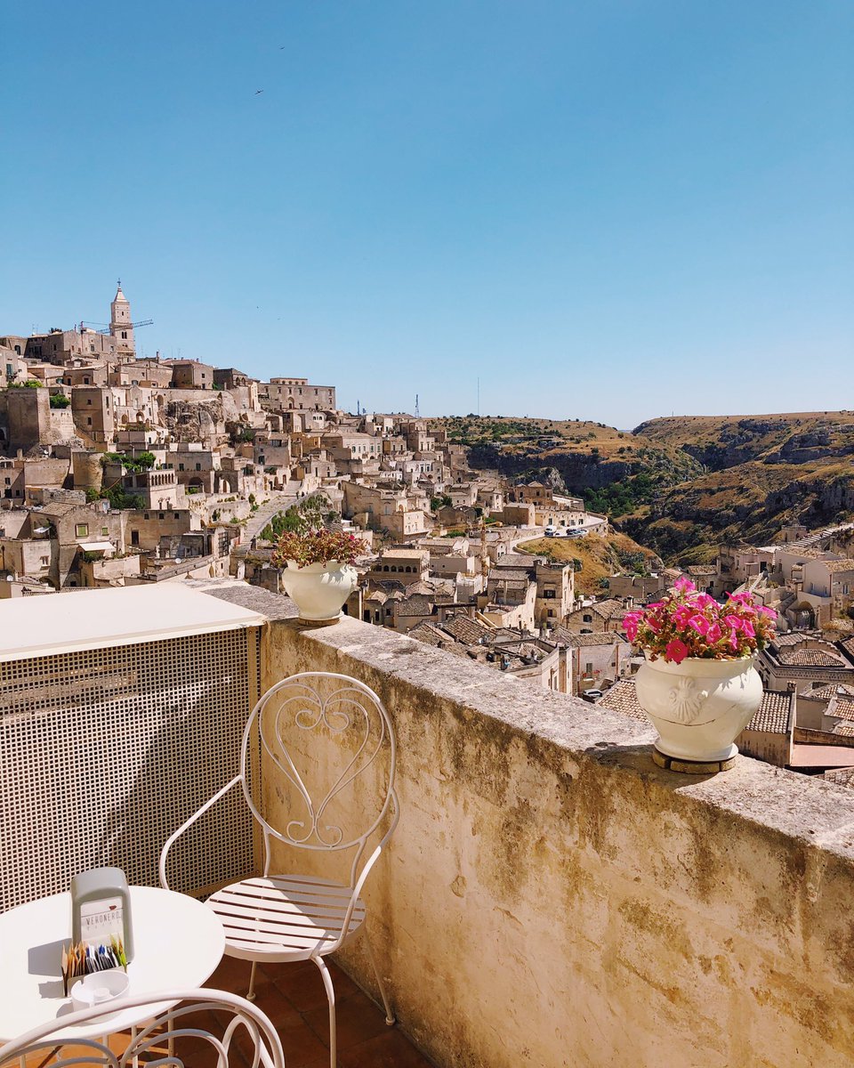 I hope your #Friday looks like this!
Mine is rainy but still loving it :)

#matera #sassidimatera #basilicata #beautifulitaly #travel #travelblog #ilkarocks