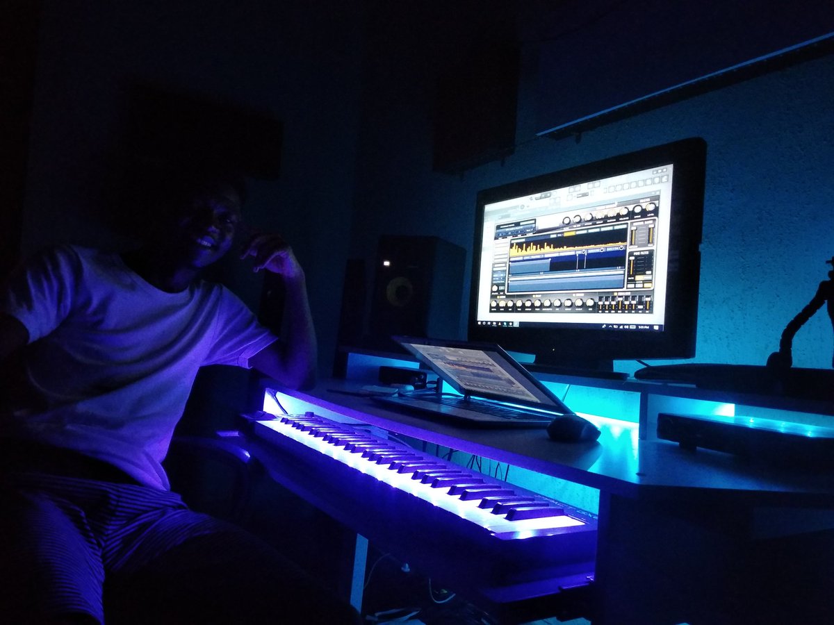 New studio look
#producer #beatmakerz #producerlife #flstudio20