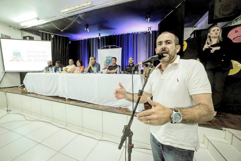 rodrigofachini1's tweet image. Audiência Pública para discutir a passagem e até a permanência de mais de 800 pessoas em situação de rua em nossa cidade. Isso apenas em 2019. É preciso enxergar essas pessoas como cidadãos e entender os motivos desse aumento em Joinville. #MoradoresemSituaçãodeRua