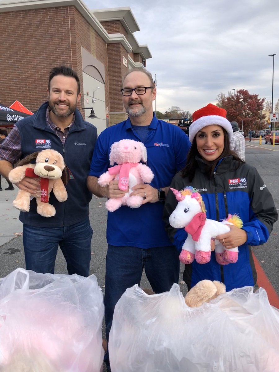 RochelleReports's tweet photo. Thank you @greg_brande and @PetSmart for the bags of #stuffedanimals for the #cmpdtoydrive!! We’ll be out collecting toys for local children at the University City @Walmart until 7pm. 🎁 #gettingresults @FOX46News @CMPD #fox46 @jasonfox46 https://t.co/nI6YHbmjuq