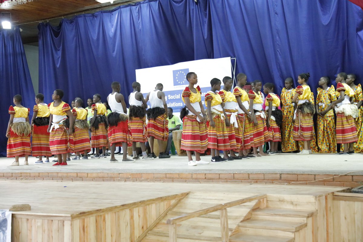 AFFCAD's tweet image. Giving you all a glimpse at what is to come🕺💃 
THESE STUDENTS SURE CAN DANCE!!
#BeeraClear @EUinUG