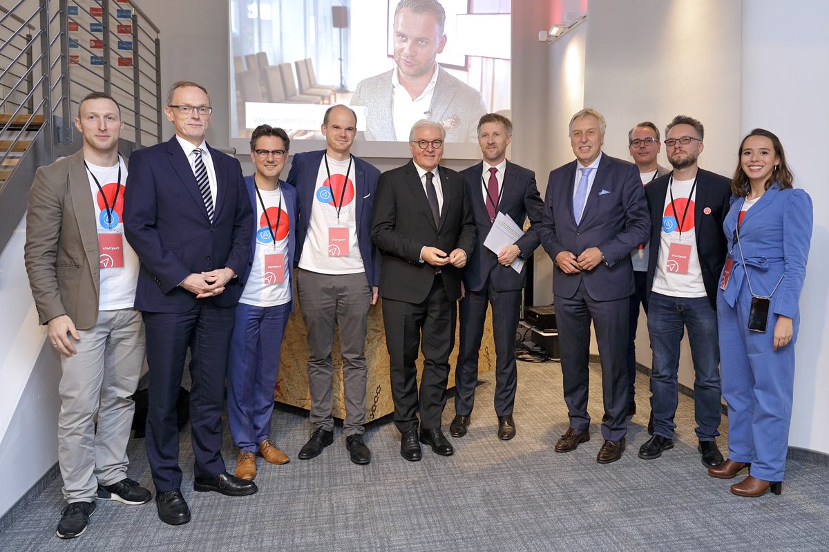 startport_ruhr's tweet photo. Wir sind stolz: Bundespräsident Frank Walter Steinmeier hat der duisport-Gruppe im Rahmen seiner Ruhrgebietsvisite einen Besuch abgestattet und war auch bei uns - hier geht es zur Pressemitteilung:
https://t.co/g2y283UwZW
@HeuremoDE @howfmHQ @ZolitronTech #ASDRO https://t.co/rV76oGDqF0