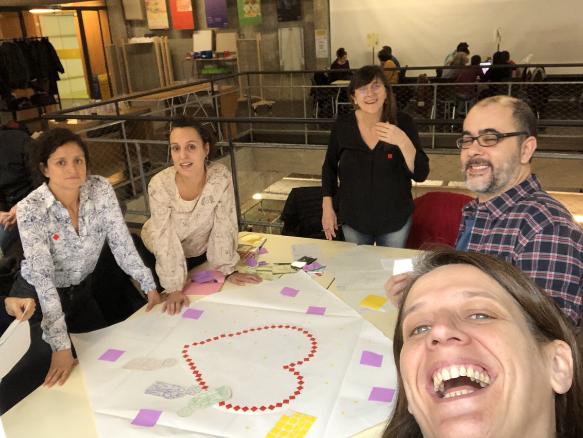 aliciaselles's tweet photo. #eiralab no es sólo un espacio, es toda la biblioteca,  el  corazón  y el contagio para la transformación, la participación, la creación y la colaboración en clave de barrio #corresponabilidad #laboratoriosbibliotecarios @bibcoruna https://t.co/OsT7Orv5js