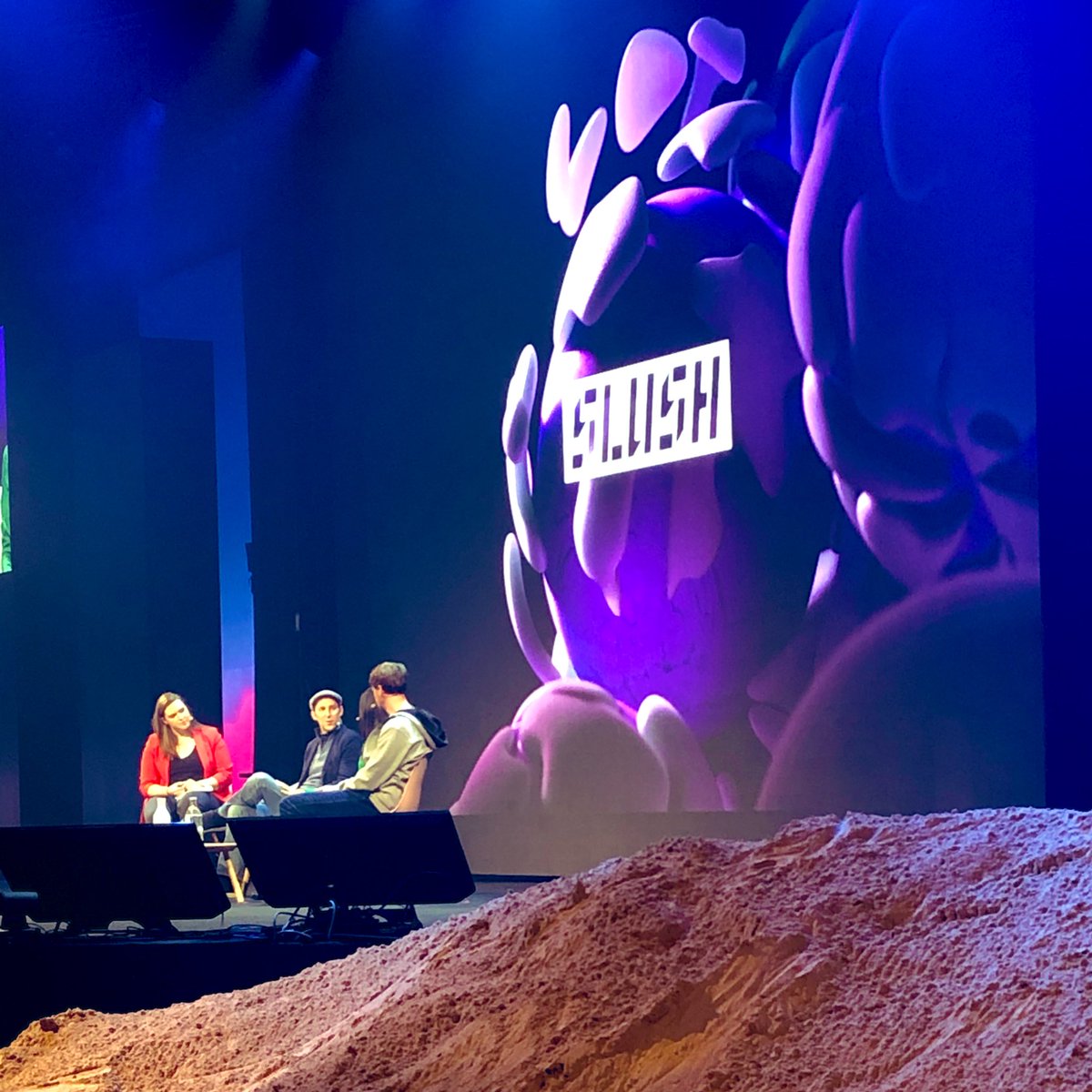 elisa_llera's tweet photo. Uhhhh can we get a slow cap for @gemmamilne kicking 🍑 as a @SlushHQ moderator! Talking hype vs. truth in science media. 👏   👏   👏 #deeptech #comms #media https://t.co/WrvSMoTW93