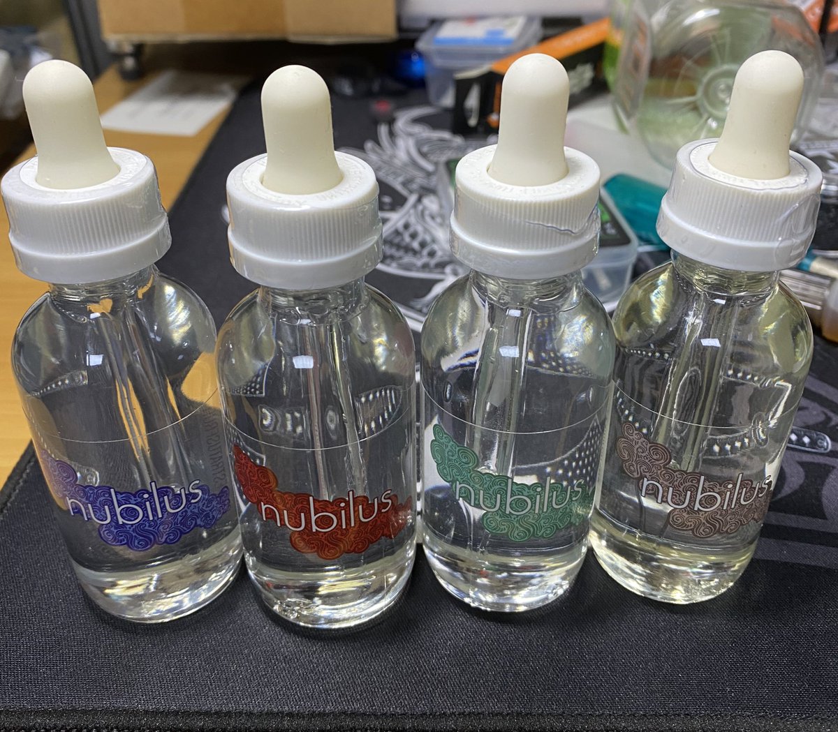 tuyopon1971's tweet photo. VapeFactory 綾瀬（@vapefactoryaya）さんのプレゼント企画のリキッド着弾♩
シンプルなボトルが何気にオシャレさんです😆 https://t.co/wkgfsjXOWM