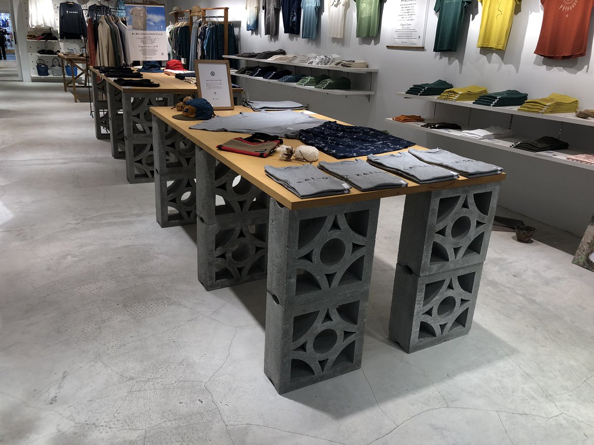 تويتر バー鳥渡 على تويتر 沖縄では 花ブロック 花形ブロック などの呼称が使われている事が多いようです 添付画像は 那覇国際通り 市場界隈の御洒落店にての 製品活用例 T Co Zmfy9hghvm