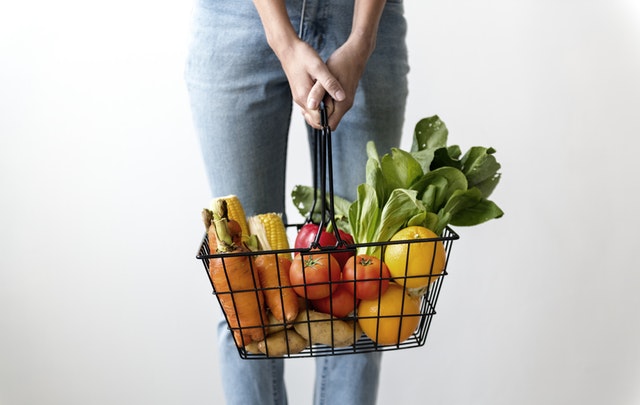 NutritionOrgUK's tweet photo. The University of Reading is doing some interesting research with mums about the ‘trade offs’ they make when buying foods for their families - find out more in this video https://t.co/QF100JuXeC https://t.co/cJyL4v70Wk