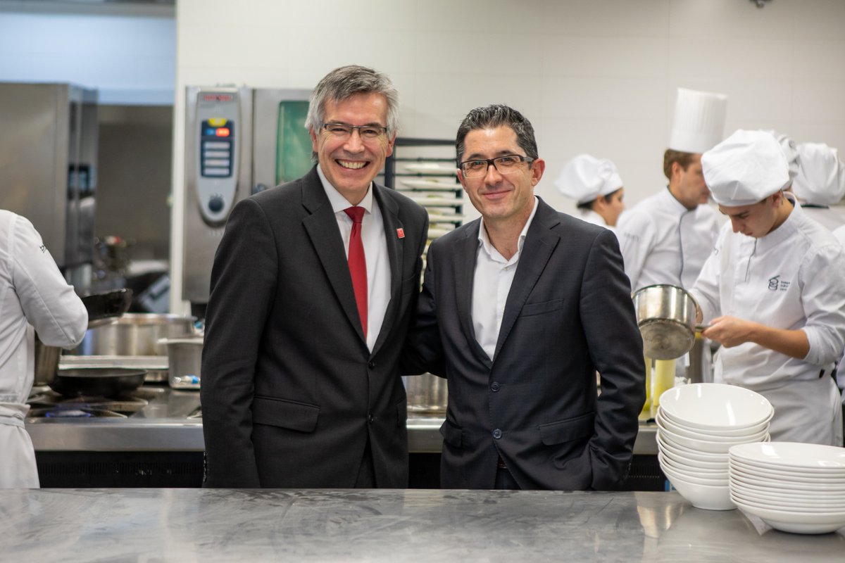 Eroski clausura la celebración de su 50 aniversario en BCC con una comida homenaje a la historia de la alimentación de las cinco últimas décadas. #50añosEroski #eroskicontigo