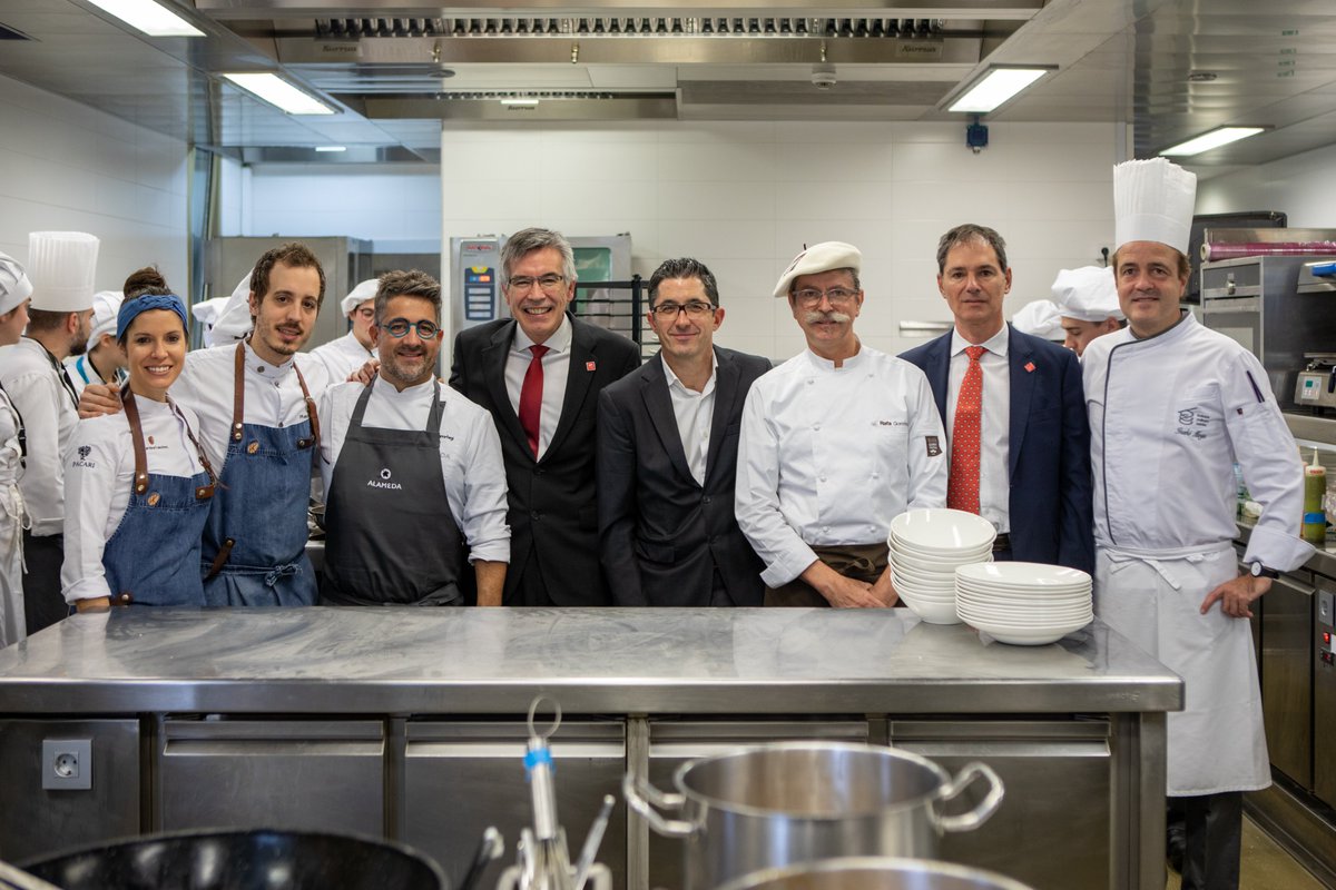 bculinary's tweet photo. Eroski clausura la celebración de su 50 aniversario en BCC con una comida homenaje a la historia de la alimentación de las cinco últimas décadas. #50añosEroski #eroskicontigo https://t.co/fs6t5P1igU