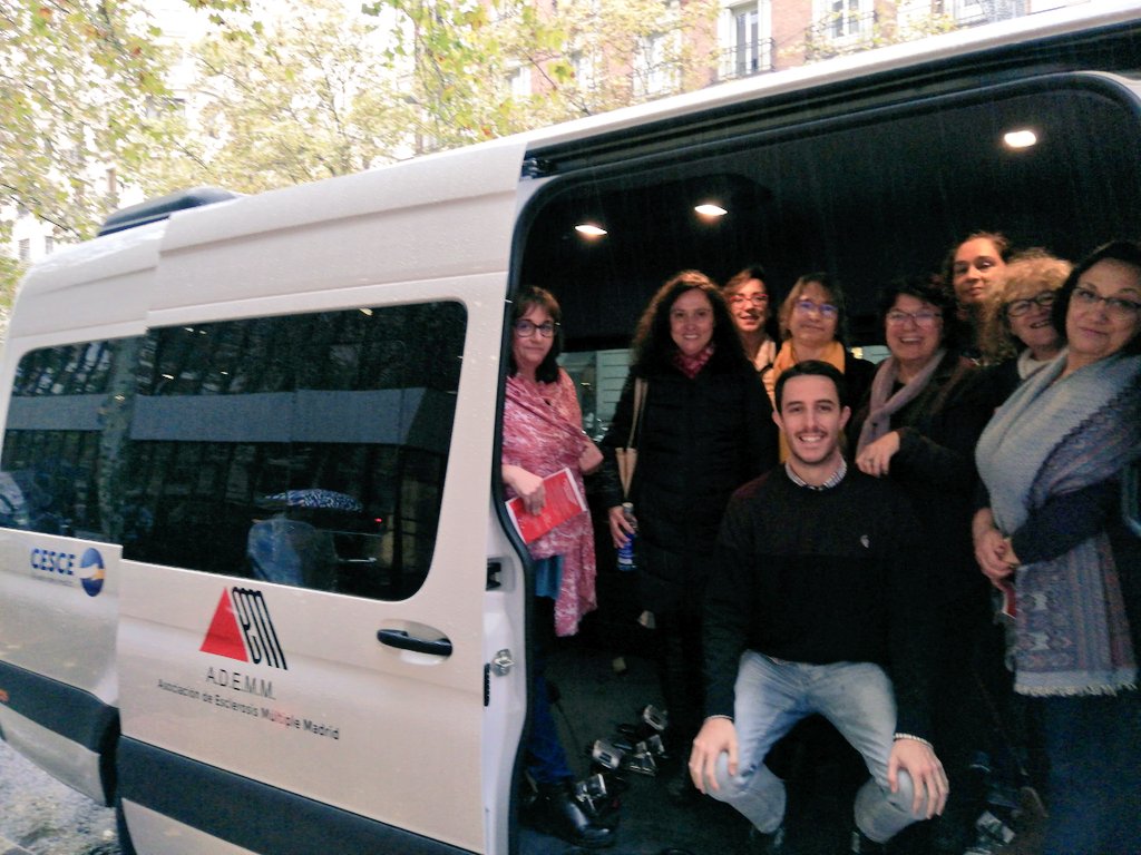ADEMMADRID's tweet photo. Los empleados de @cesce_es 🔝 en su compromiso con la #EsclerosisMúltiple han colaborado para dotar a nuestro #centrodia de #discapacidad con una nueva y moderna furgoneta adaptada🚐. Gracias 💯😍#hacemosvalorresponsable https://t.co/yjmSkCiMux