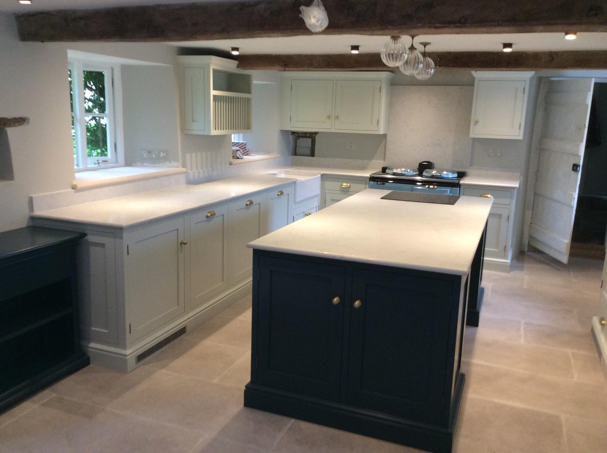 Among all of the work we carry out, we love looking back on previous projects and seeing the numerous fantastic end products we've been responsible for. ✨ Could it be time for a new kitchen ready for 2020? 🤔 #Stonemason #LuxuryKitchen #KitchenFitting #Quartz #Dekton