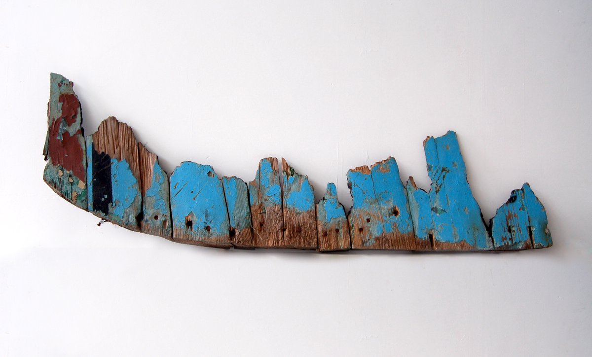 Work from the <a href="/sink_trace/">SinkWithoutTrace</a> exhibition now on display at The London Group Open 2019 thelondongroup.com/the-london-gro… til 29/11/19. 'Leave or Remain', remains of shipwrecked migrant boat, Maya Ramsay <a href="/ParkerHarrisCo/">Parker Harris</a> <a href="/TheLondonGroup1/">The London Group</a> <a href="/maya_ramsay/">Maya Ramsay</a>