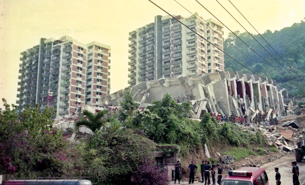 Selain itu, peristiwa Highland Towers yang runtuh di Bukit Antarabangsa itu juga menimbulkan ingatan kolektif rakyat Malaysia pada ketika itu untuk menjauhi kawasan berbukit.