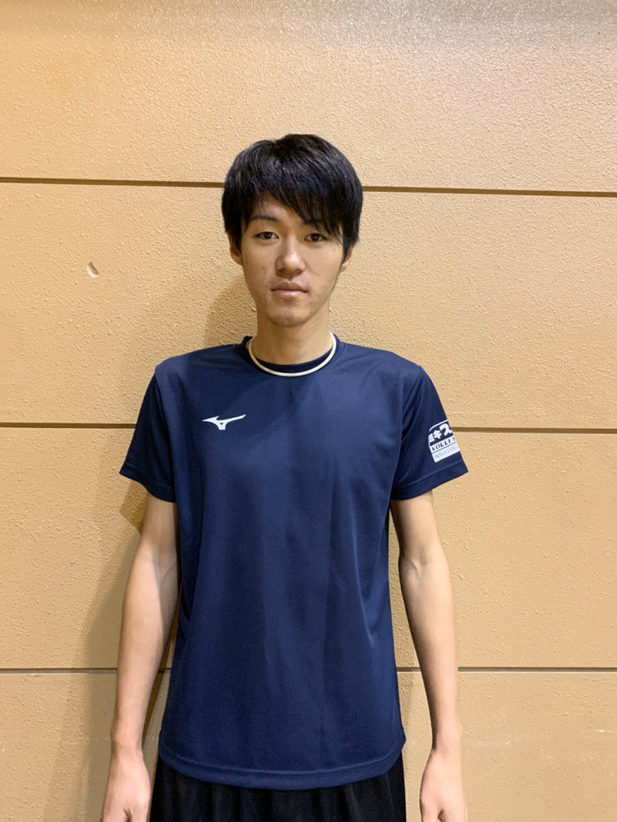 GakurenKoho's tweet photo. 【全カレ記念品】
全カレまであと3日😳😳

九州学連　注目選手✨✨
九州共立大　北川　綾哉選手 

今年も記念Ｔシャツを販売します！
今年は黒、紫、赤、紺の4色です🌈
紺はロゴが2色あります！
会場でのご購入お待ちしております🏐（大田・墨田のみ）
↓詳しくはこちら↓
https://t.co/fibxb1O4E5 https://t.co/S3yrWQ5FOC
