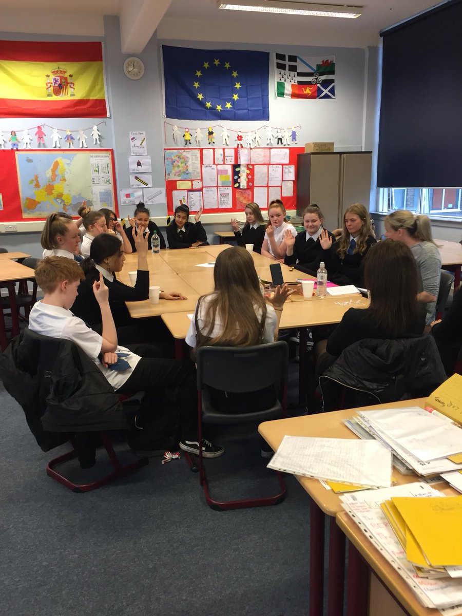 KnightswoodSec's tweet photo. Staff from @KnightswoodSec @HyndlandD delighted to be working with @EilidhDoyle in a focus group session #increasingparticipation @EducationScot @sportscotland https://t.co/lx3eq5OAwT