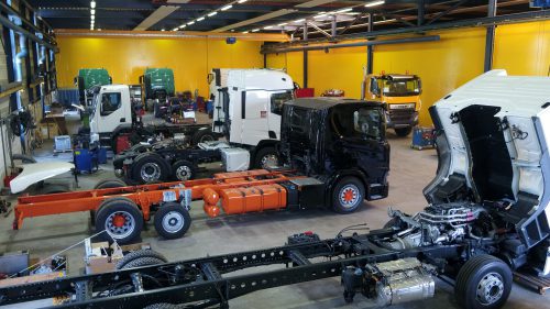 AlbertKort's tweet photo. Waar een klein land groot in kan zijn, #truckaanpassingen. Vanochtend kennisgemaakt met #ESTEPE in Heesch waar we begin volgend jaar te gast zijn #KTO @TLNnieuws. Ben onder de indruk! https://t.co/2GNslZbpMP