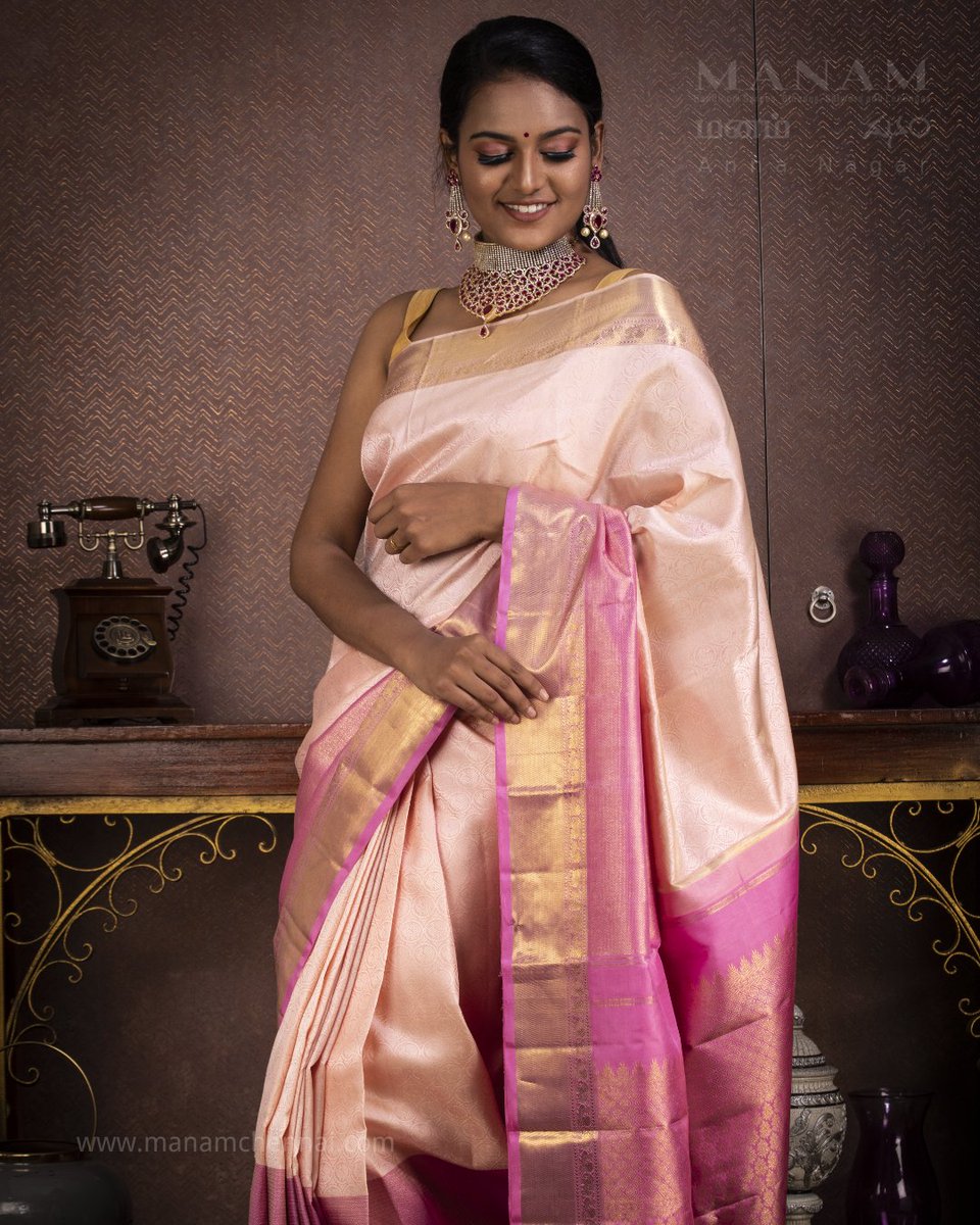 ManamHandlooms's tweet photo. This Peach &amp; Pink Kanchivaram silk saree is half &amp; half colour design with one-half Peacock embossed motif other with Jari self-design, and a rich border on both sides.

#PeachPink #PinkKanchivaramsilksaree #Jariselfdesign #Kanchipuramsilk #Traditionalsaree #weddingsaree #couture https://t.co/0ecUNdALue