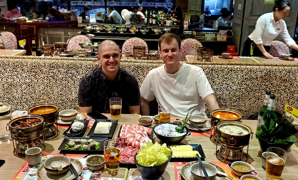 itscarlosrufo's tweet photo. Good food, Good people, Good times! Following #GraphQLRamen @jnwng's incredible initiative, here's #GraphQLHotpot with @meixnertobias, if you're traveling around East Asia, stop by Shenzhen & let's #GraphQL https://t.co/cx4O1U409Z