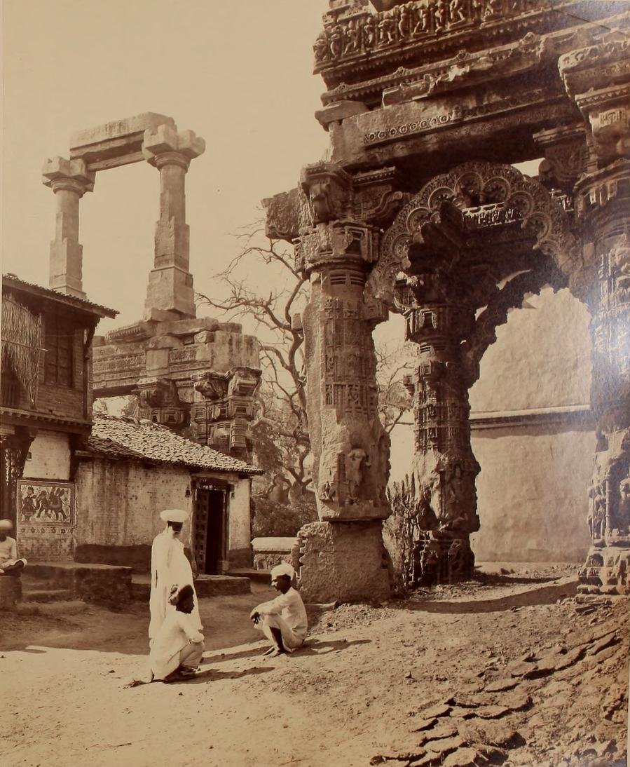 4. RUDRA MAHALAYA - Jmi MasjidA ruined temple complex of Rudra mahalaya is located at Siddhpur in the patan district of Gujarat.Siddhpura is an ancient holy town on the bank of river saraswati.The town of siddhpur derives its name from the ruler of Gujarat,named Siddhraj jaisinh