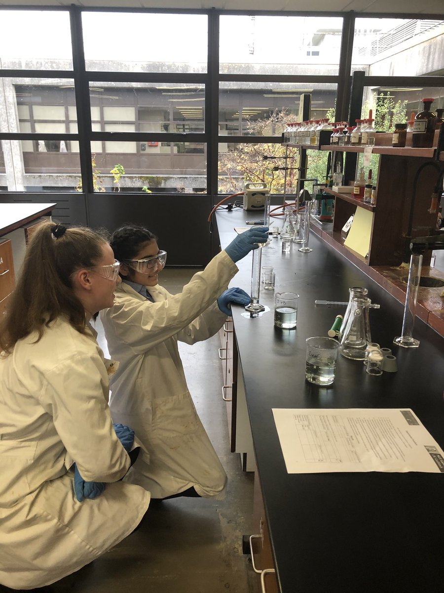 dominicangalway's tweet image. Thanks to @nuigalway @KitchenChemists and @galwayscience for the great day in the lab! Our 5th and 6th year chemists really enjoyed it. #GalwayScience #TaylorsGirls
