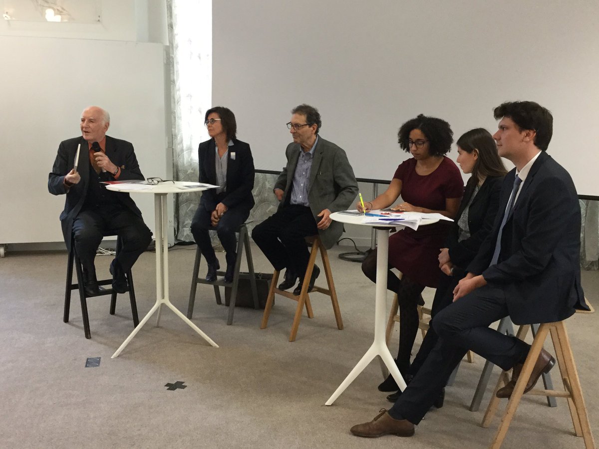 La #compublique, c’était mieux avant ? Les anciens présidents de @comm_publique, Pierre Zémor, Bernard Emsellem et <a href="/izamelda/">isabelle jourdan</a> face aux jeunes du <a href="/reseauJCP/">Réseau Jeunes Communicants Publics</a>, <a href="/ClementCunin/">Clément Cunin</a>, <a href="/Pauline__Denis/">Pauline</a>, @LauraKhassouf dans un « match » instructif et sympathique #30ansCP
