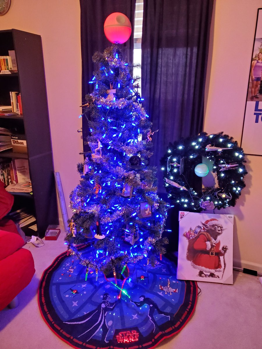 worksrob's tweet photo. The Rise of Christmas #StarWarsTheRiseOfSkywalker #Hallmark #ChristmasTree https://t.co/uYahqyyOOq