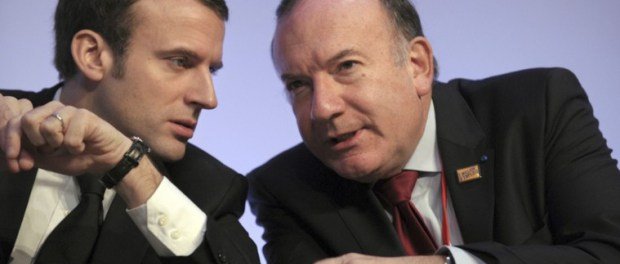 56Filou's tweet photo. #MerciPatron #GiletsJaunes #MacronAmiens 
Macron, ancien Goldman Sachs, pense aux patrons qui patrons qui payent ses campagnes électorales !
Fin de l'ISF : les plus riches ont gagné 1,7 million d’euros !
     Où est le ruissellement à part celui des larmes ?
    🚩 05/12/2019 https://t.co/obHpalArCx