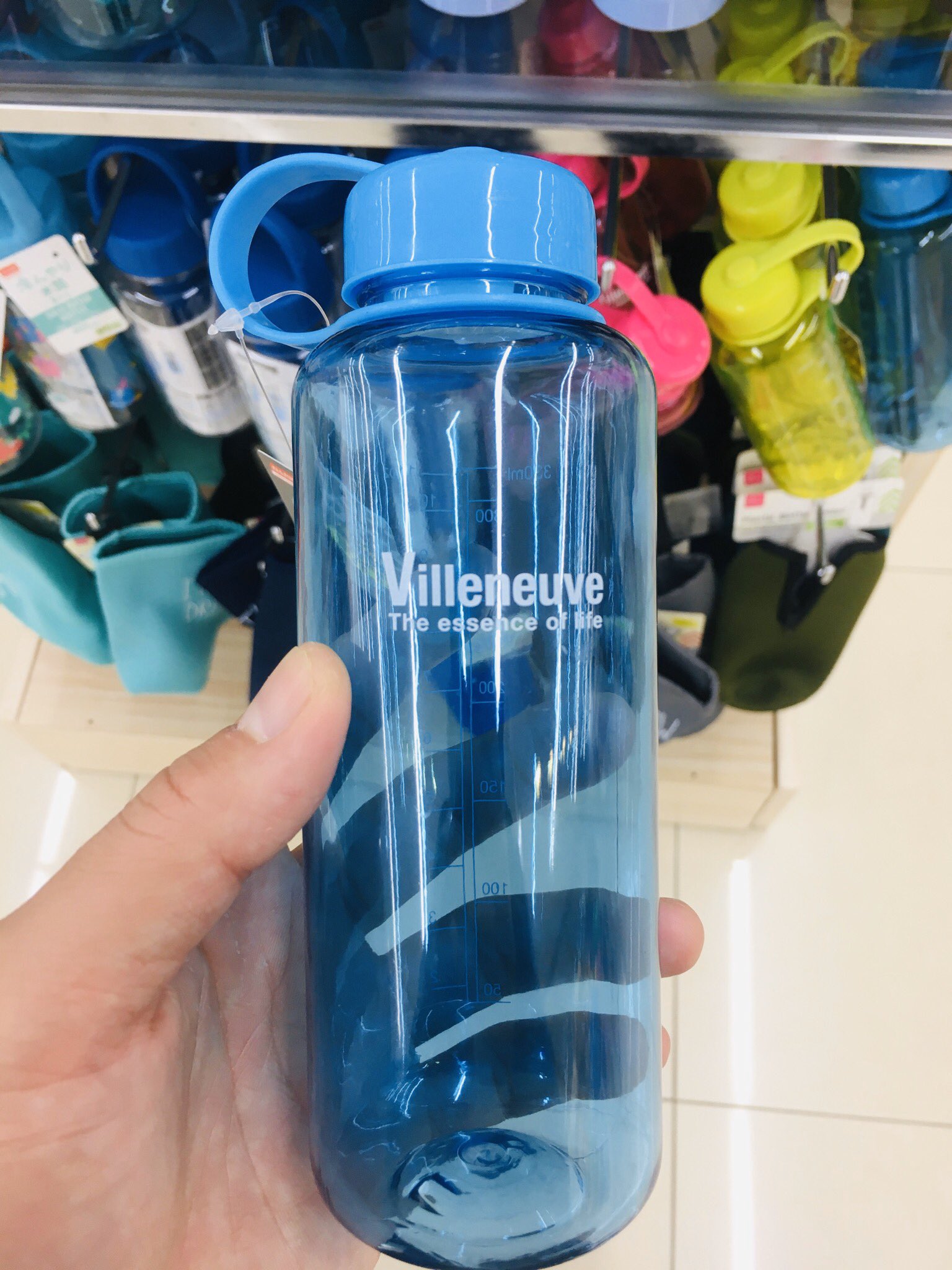 のずさんは写真を撮りにいきたい なぁみんな ダイソーにあったこの100円メモリ付きボトル 素材ナルゲンと同じやぞ 350ml 本体 飽和ポリエステル樹脂 キャップ ポリプロピレン 最高温度は60度でナルゲンより低いが最低温度は 度対応 アルスト用