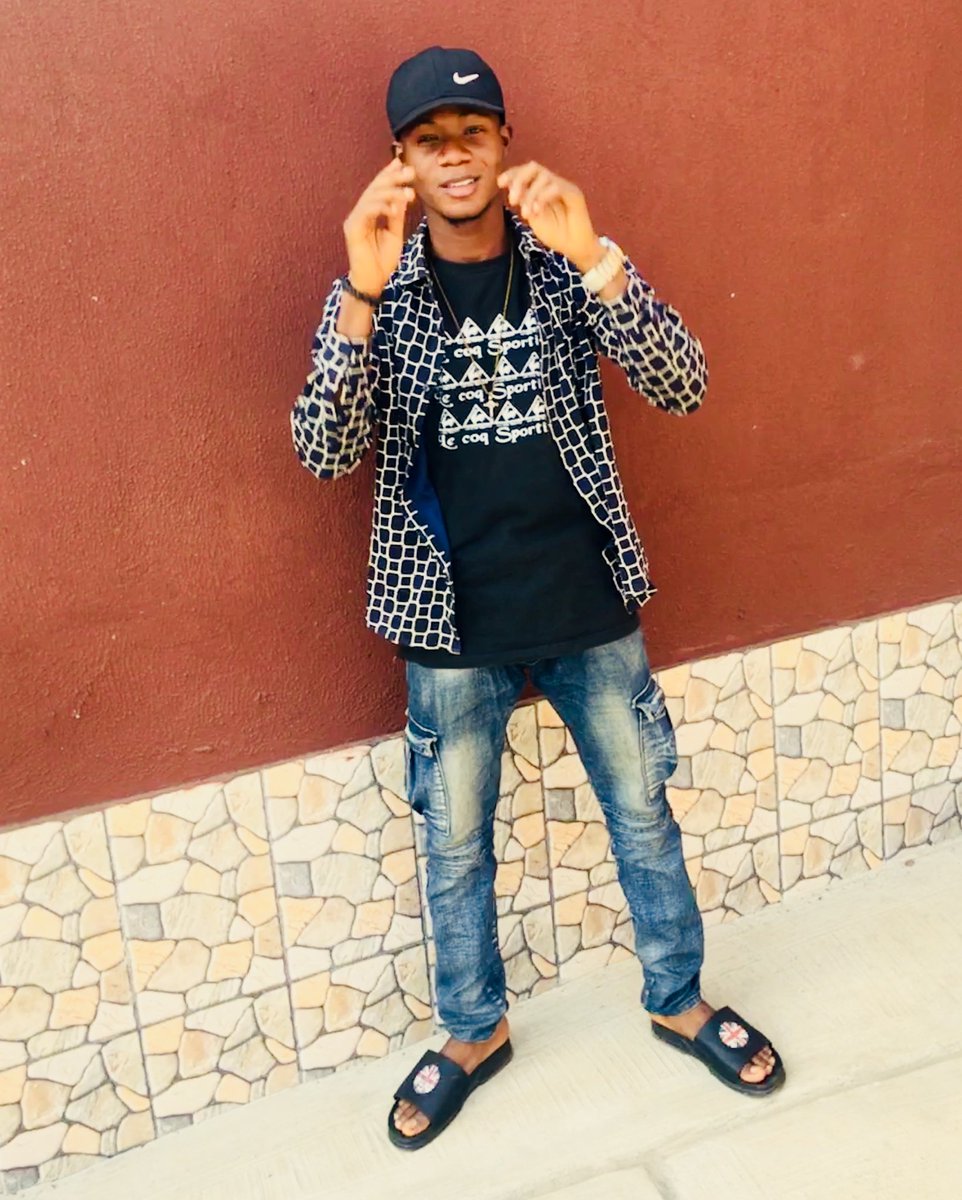 Deesquare18's tweet photo. All on God https://t.co/fezAaslBQa