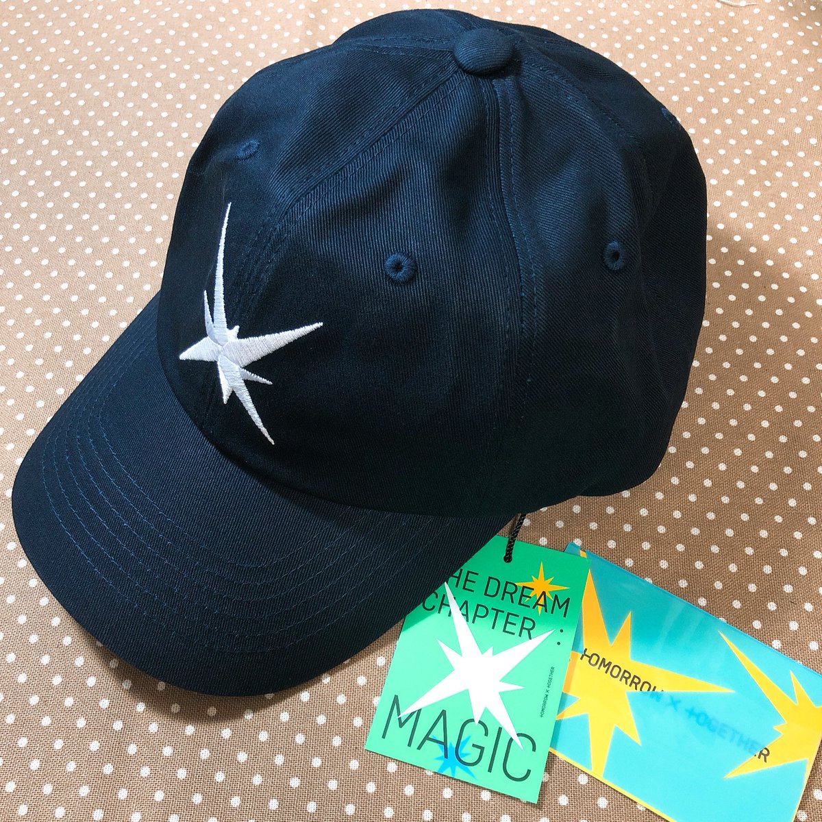 maruncle94's tweet image. 開箱｜Magic Uniform

終於來了！！！！！（每天都在確認Weply狀態的me）
收到實體覺得還好猶豫了幾天有大膽地刷下去（X）
風衣外套的質感好喜歡...！！（淚）
目前又再開預購的針織衫和帽T又被燒的有點想買了...。

#TOMORROW_X_TOGETHER
#투모로우바이투게더 #MagicUniform