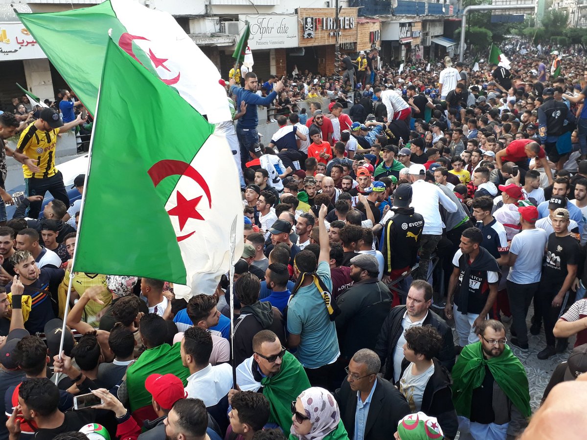 f_fergani's tweet photo. Protesters gathered in Algiers in anticipation of the march of the 40th Friday demonstrations for the departure of the system and for the rejection of the elections of 12 December.
#Yetna7aw_Ga3
#algerian_manifestations
#friday40
#november22 https://t.co/HL1AllQFvn