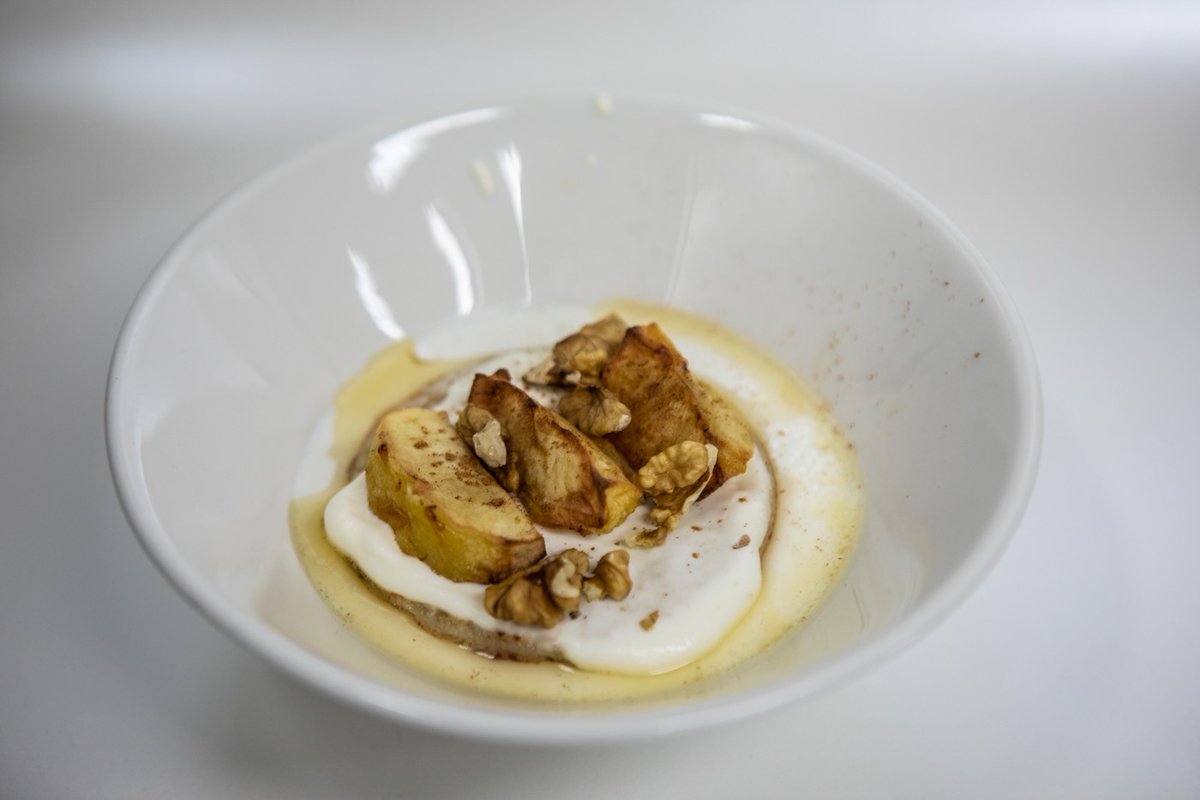 Carolina Sánchez e Íñigo Murúa (<a href="/Rest_ikaro/">Restaurante Ikaro</a>), Gorka Txapartegi (@alamedarestaura) y <a href="/gorrotxategi1/">Rafa Gorrotxategi</a> han sido, junto con Eroski y estudiantes de BCC, los encargados de ofrecer un viaje histórico y gastronómico a cerca de 100 asistentes. #50añoseroski #eroskicontigo