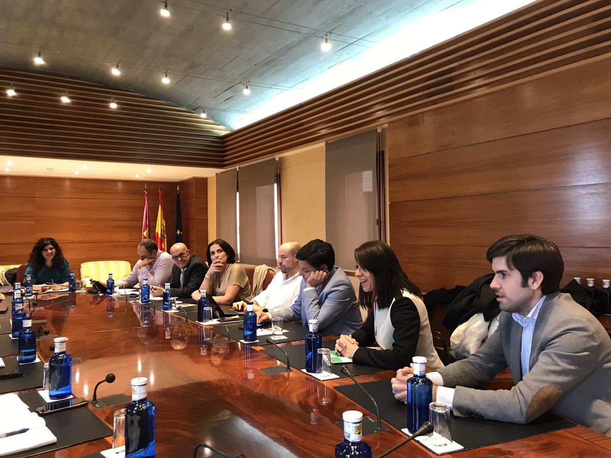 La Comisión de #Agricultura, #Agua y #DesarrolloRural de las @cortesclm recibe a @ALAS_alianza y escucha con mucha atención el modelo de #AgriculturaSostenible que defiende y divulga a la #sociedad #ALASCLM @pscmpsoe @PP_CLM @Cs_CLM | @EFE_CLM @EPCLM