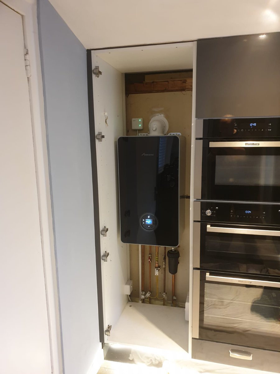 buglass_gas's tweet photo. Recent Worcester Bosch style boiler installation. looks fab👍
#worcesterbosch #beautifulbeast https://t.co/KxA7R3CiqA