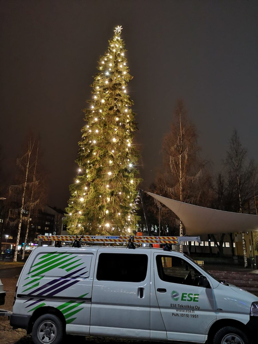 Sorpetti's tweet photo. Joulu tulla jolkottaa! Hyvää työtä meidän asentajat ja ESPL:n väki! https://t.co/T2xZPc1kRk