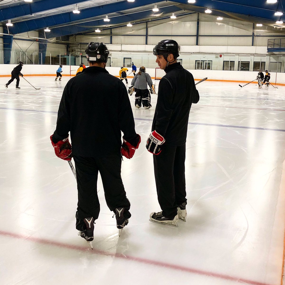 shfthockey's tweet photo. #InspiredSnaps - Our AMAZING Guest Coach Steve McDonald and @shfthockey Co-Founder @joryelliott obviously having a deep discussion over what toppings are best on pizza at last Friday’s camp🍕 😂

#pizza #toppings #laughter #fun #play #hockey #ice #rink #players #camp #inspired https://t.co/AXeS8oJkb9