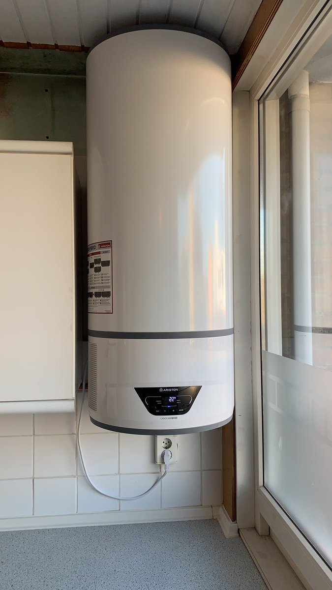 Gevaarlijke #geiser eruit en zuinige duurzame #warmtepompboiler erin @ATAG_CV <a href="/AristonUK/">Ariston UK</a> van het gas af