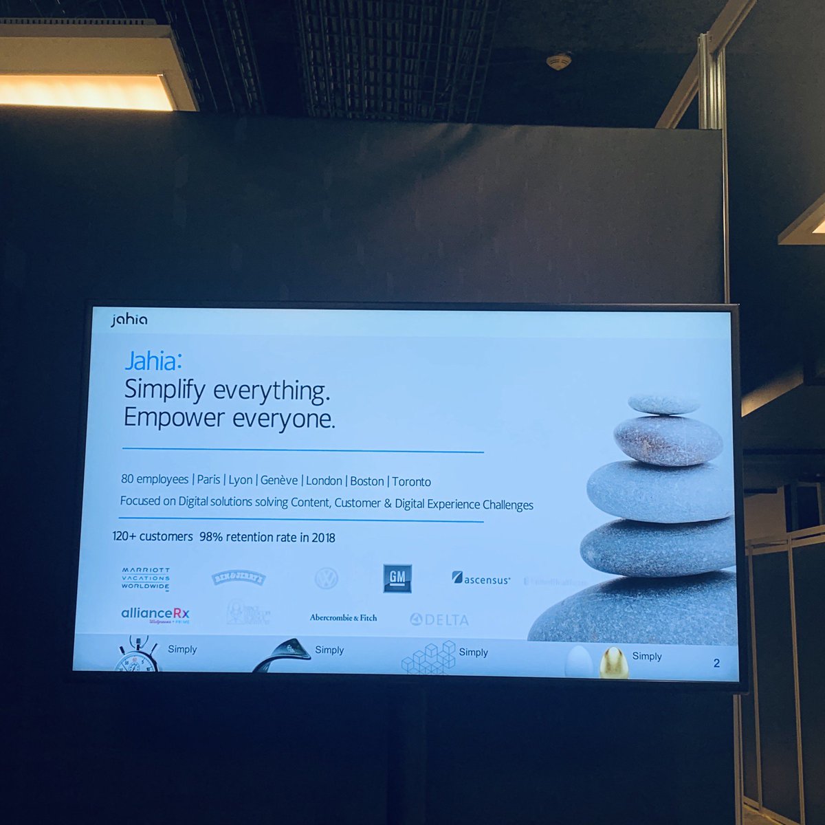 Jahia's tweet photo. Venez rencontrer notre équipe sur le stand B6 afin d’en savoir plus sur Jahia et nos produits 😉 @DataMarketParis #MakingDigitalSimpler https://t.co/1wgBfjzsUY