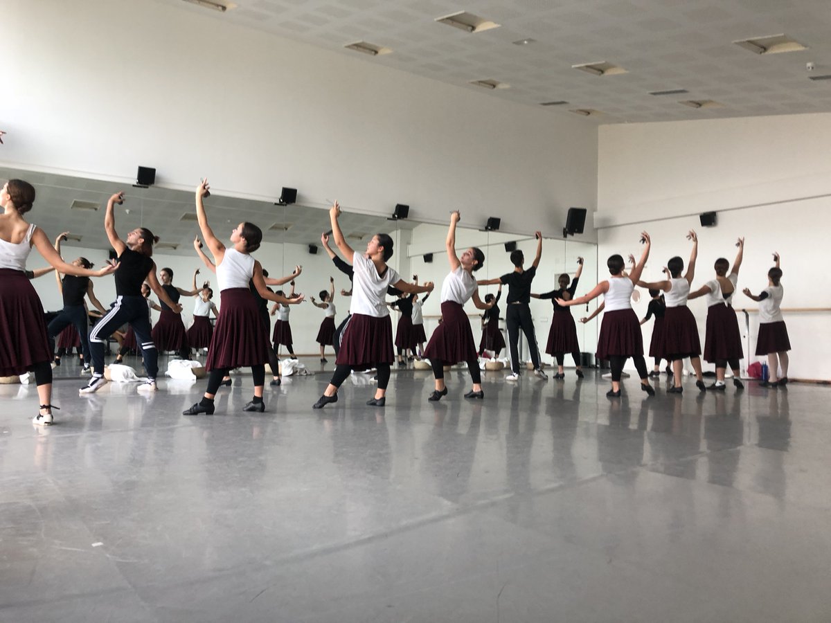 Fuescyl's tweet photo. Ensayando la coreografía que Miguel Fuentes ha preparado para nosotros en la #EPDCYL Valladolid, un merecido  "Homenaje a la Jota" @AMPAepdcylva https://t.co/ApZCfUfFtC