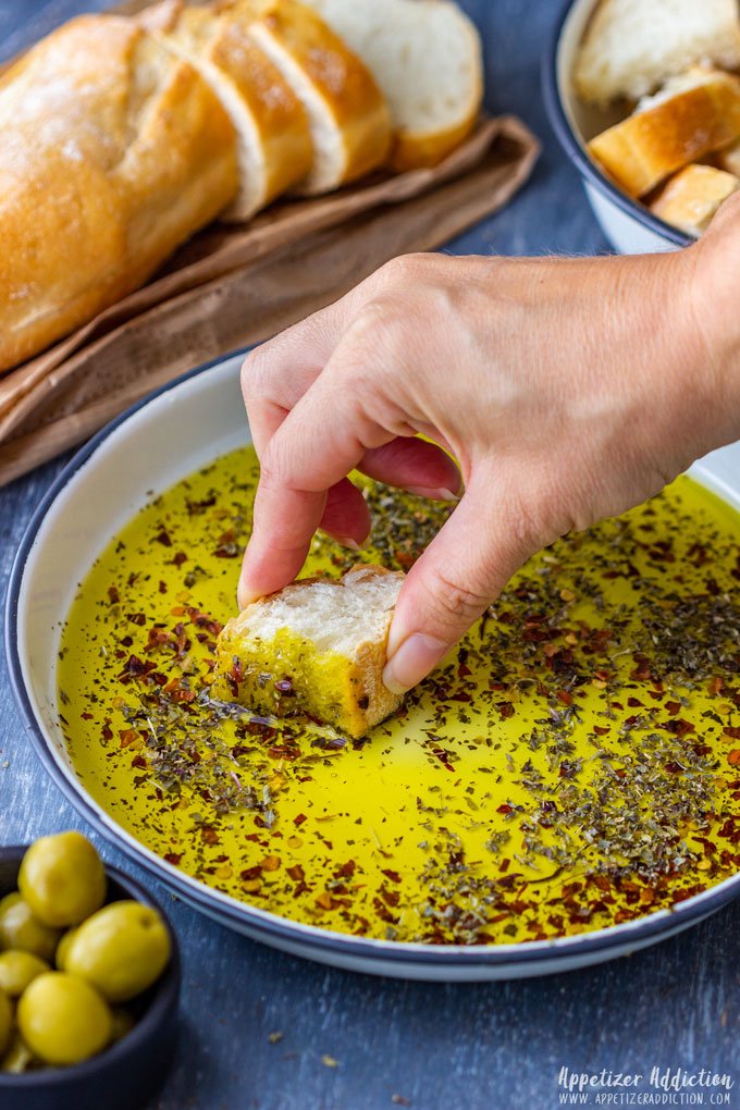 Bread Dipping Oil - Simple, quick and tasty addition to dinner, cheese board or charcuterie platter!
appetizeraddiction.com/bread-dipping-…
#appetizers #foodblog #oliveoil #dippingoil