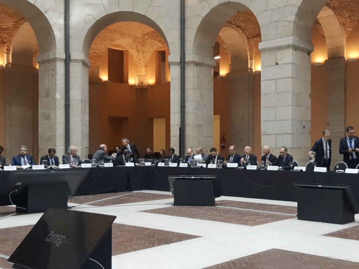 mortigosab's tweet photo. Patronato de la Fundación COTEC donde @EconomiaAnd contribuye para avanzar en ese concepto de #Innovación que implica un cambio (no solo tecnológico) basado en conocimiento (no solo científico) que genera valor (no solo económico)
Último INFORME #COTEC 👉🏻 https://t.co/l626Nqdn7C https://t.co/d6OISsR2br
