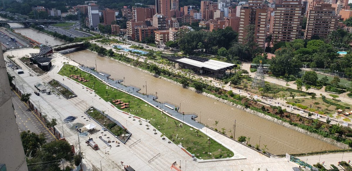 PerezJaramilloA's tweet photo. @urbam_EAFIT @EAFIT Muy importante que retomemos #BIO2030 que es una de las bases de #POTMedellín #MacroproyectosDelRío #ParquesDelRío
Clave para #Medellín que la continuidad de estudios, planes y proyectos no sea coyuntura electoral y política sino agenda colectiva

@QuinteroCalle
@anibalgaviria https://t.co/oCHNdcw2wP