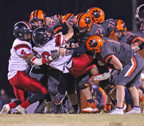 bdtigerfootball's tweet photo. 2 days to JM.
2 Tigers have over 100 tackles on the season - Austin Yates (126) and Kyler Cornwell (112). There are 7 Tigers with at least 2 tackles for loss, led by Jake Johnson with 9, and 7 with at least 2 sacks, led by Yuri Smaltz/Matthew Basala (tied with six). #PTR #BeatJM https://t.co/P15i0WW98G