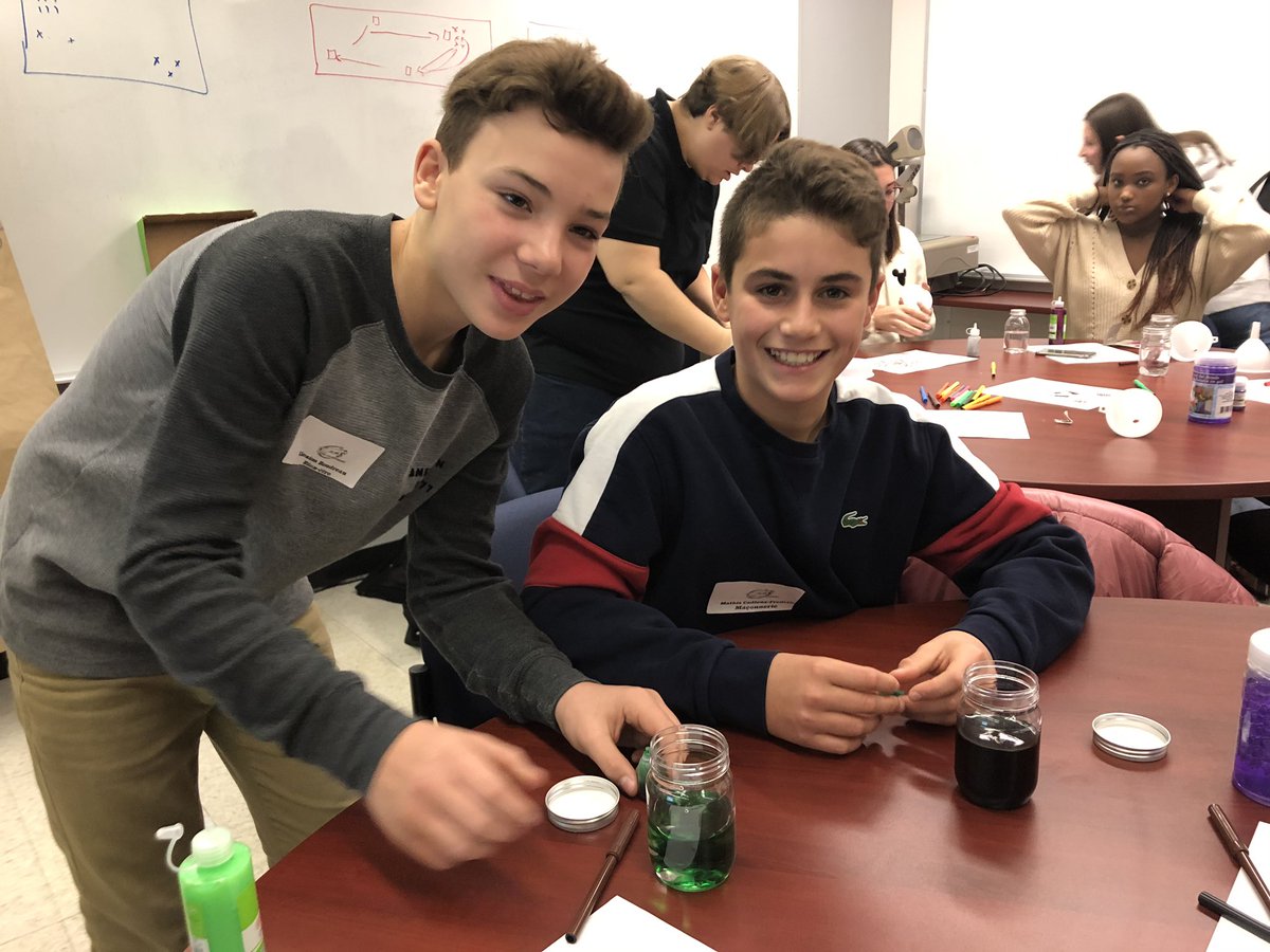 FrancoDramatik's tweet image. Pendant que l’enseignant parle, dessiner un mandala permet de concentrer et de relaxer!  Belle stratégie!#Appex @CSDCEO @esclescale @ESCRHawkesbury @esc_plantagenet Créons un outil pour retrouver son calme : bouteille de calme! @CFORP_TacTIC